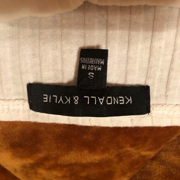 Top - Picture 2 of 2